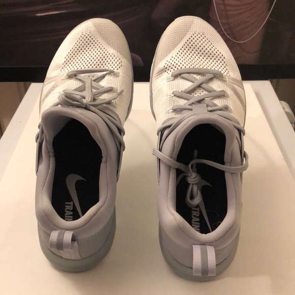 GREY & WHITE NIKE METCON FLYKNIT 3 - Picture 6 of 10